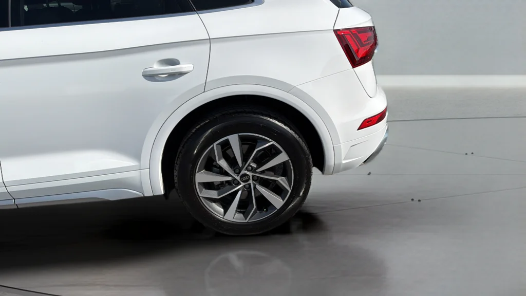 Used 2024  Audi 45 S line Premium image 8