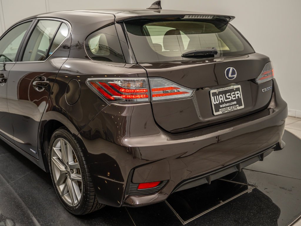 Used 2014 Pearl Lexus 200h image 18