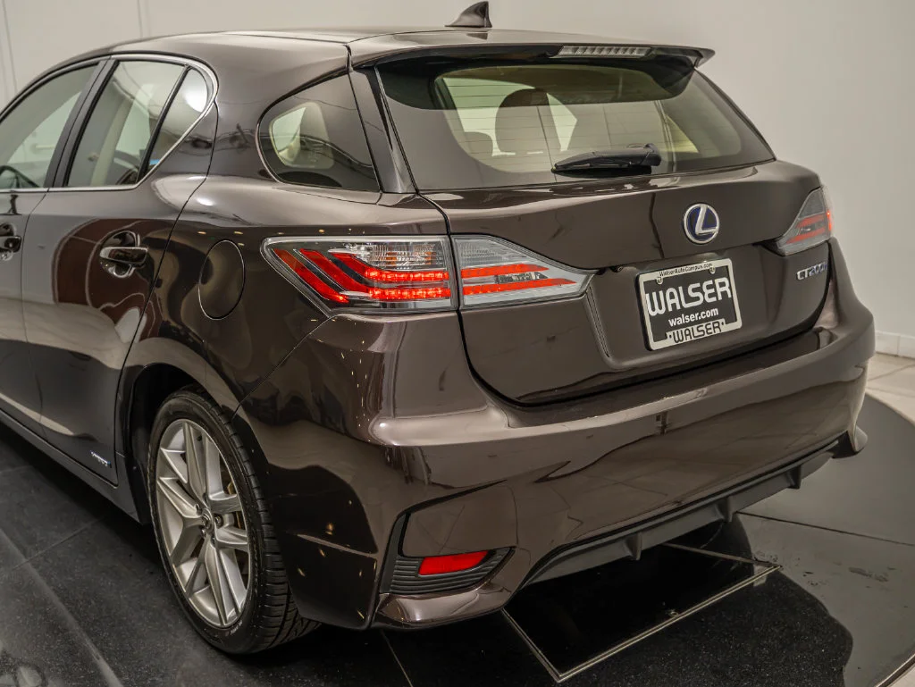 Used 2014 Pearl Lexus 200h image 18