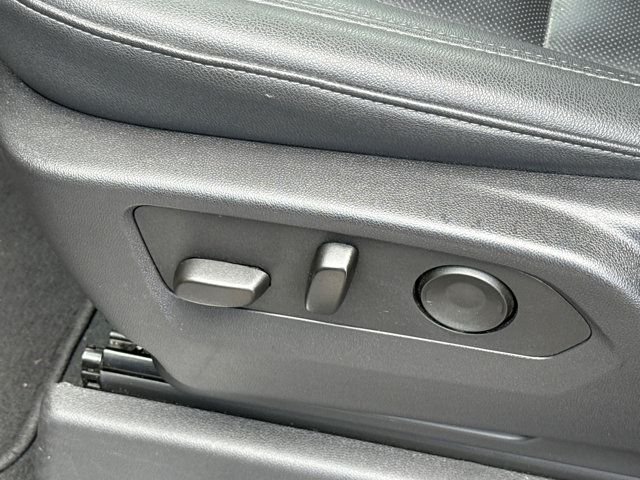 Used 2025 Silver GMC SLT image 23