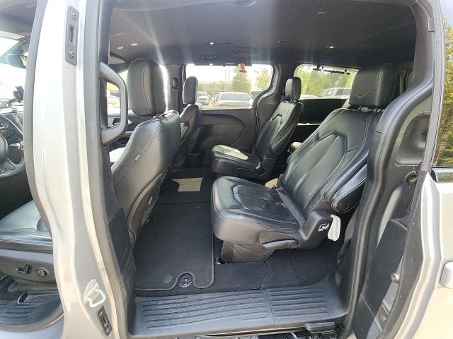 Used 2020 Silver Chrysler Touring L image 19