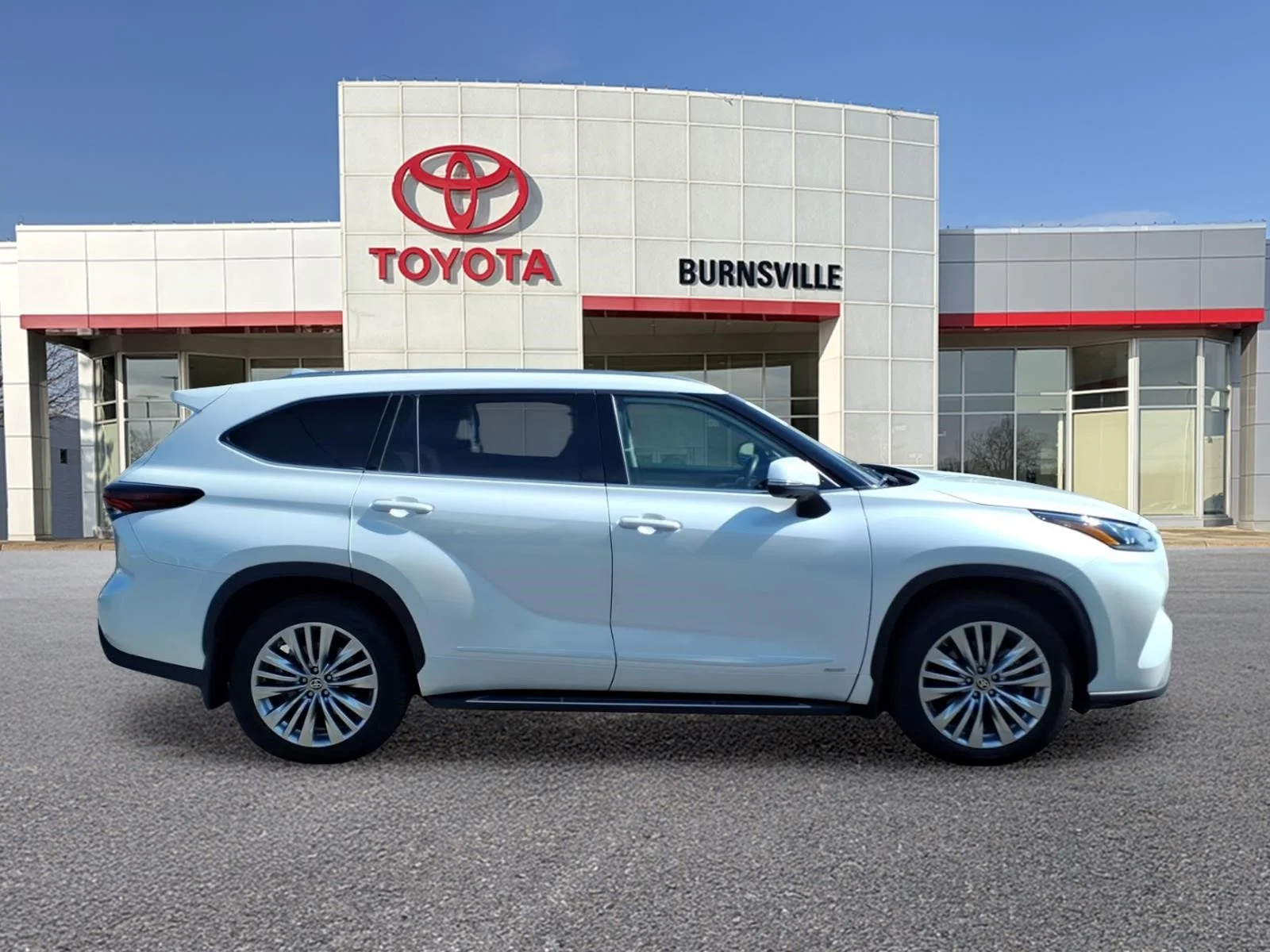 Certified 2024 Toyota Highlander Platinum with VIN 5TDEBRCH7RS606444 for sale in Burnsville, Minnesota