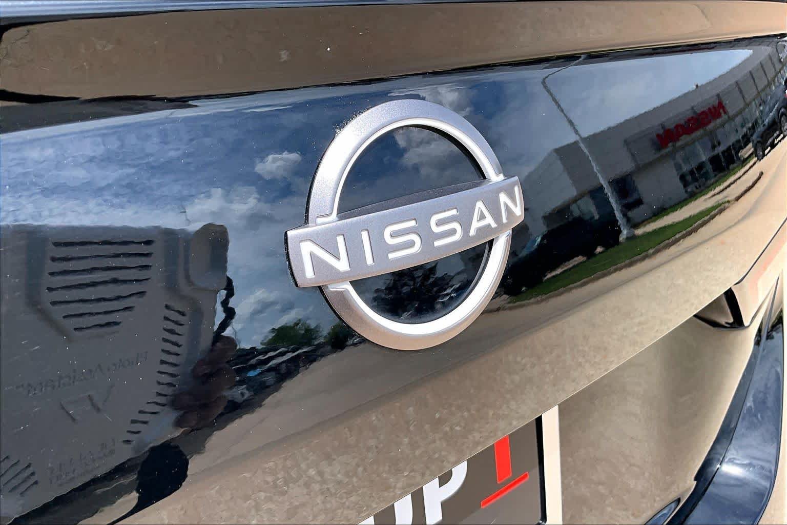 Used 2025 Super Black Nissan SV image 28