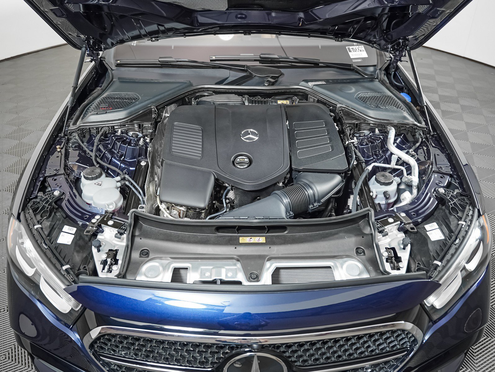 New 2027 Nautical Blue Metallic Mercedes-Benz E 350 image 4