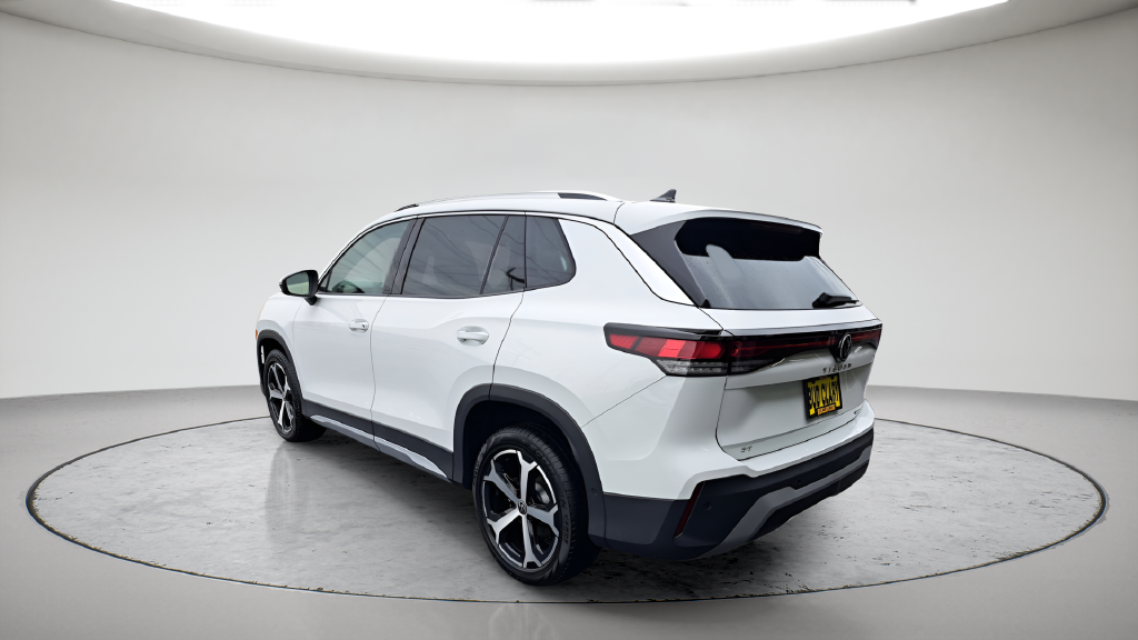 New 2025 White/off-white Volkswagen 2.0T SE image 7