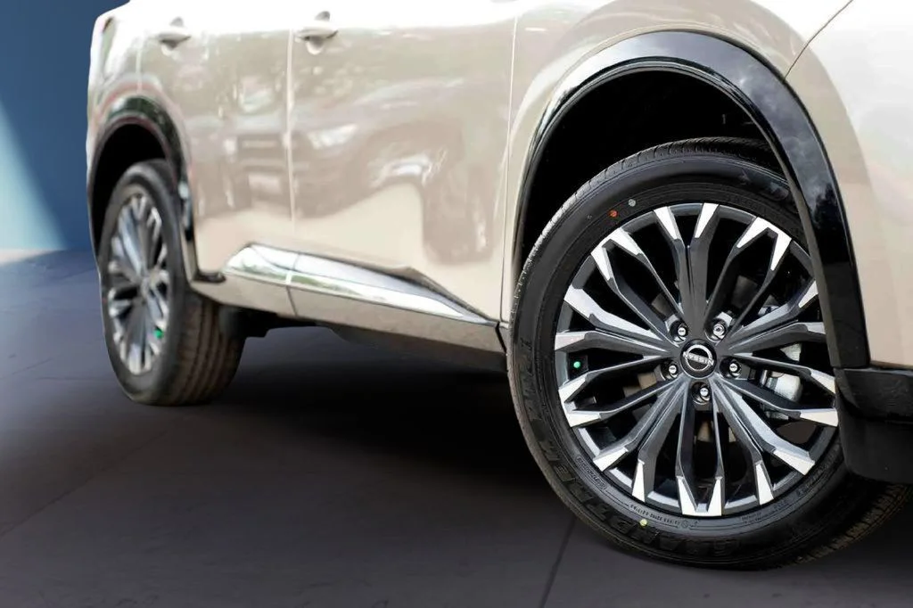 New 2026 Gold Nissan Platinum image 2