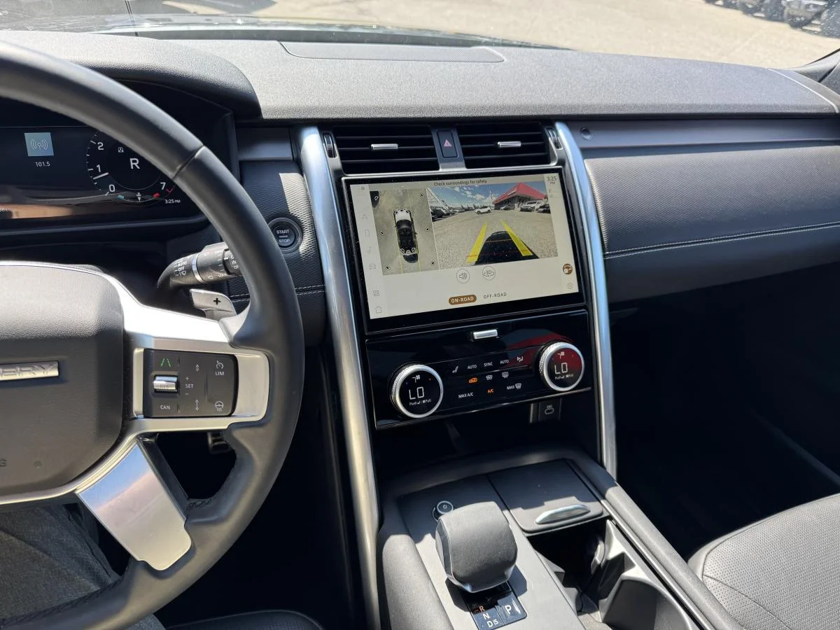 Used 2024 Black Land Rover Dynamic Se image 18