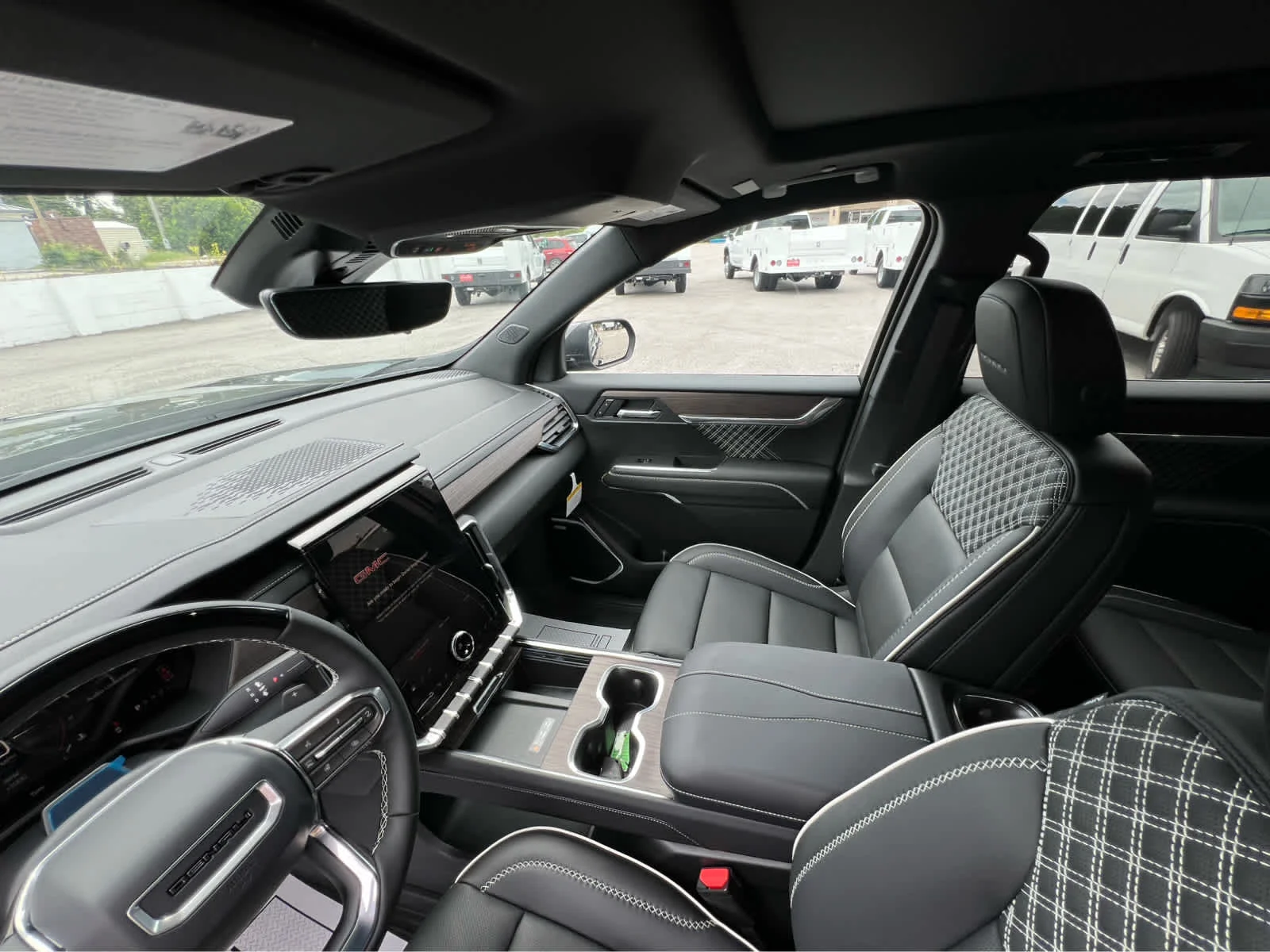 2026 GMC Acadia Denali - Photo 10