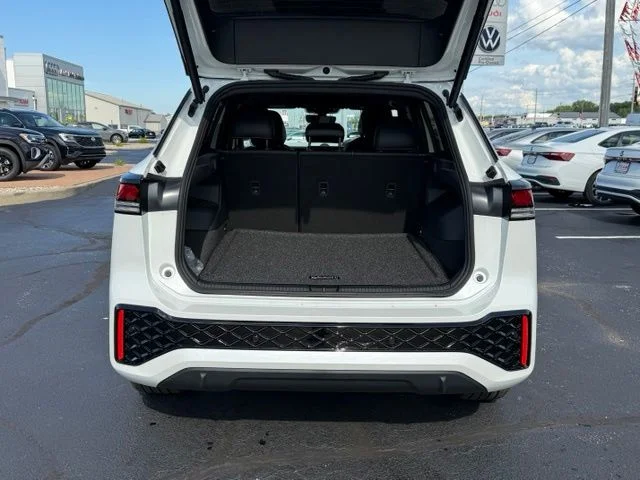 New 2026 White Volkswagen 2.0T SE R-Line Black image 3