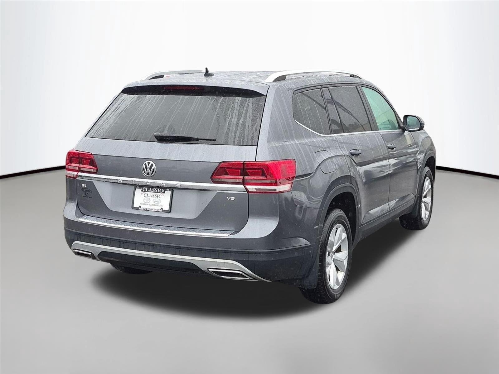 Used 2018 Platinum Gray Metallic Volkswagen 3.6L V6 SE w/Technology image 5