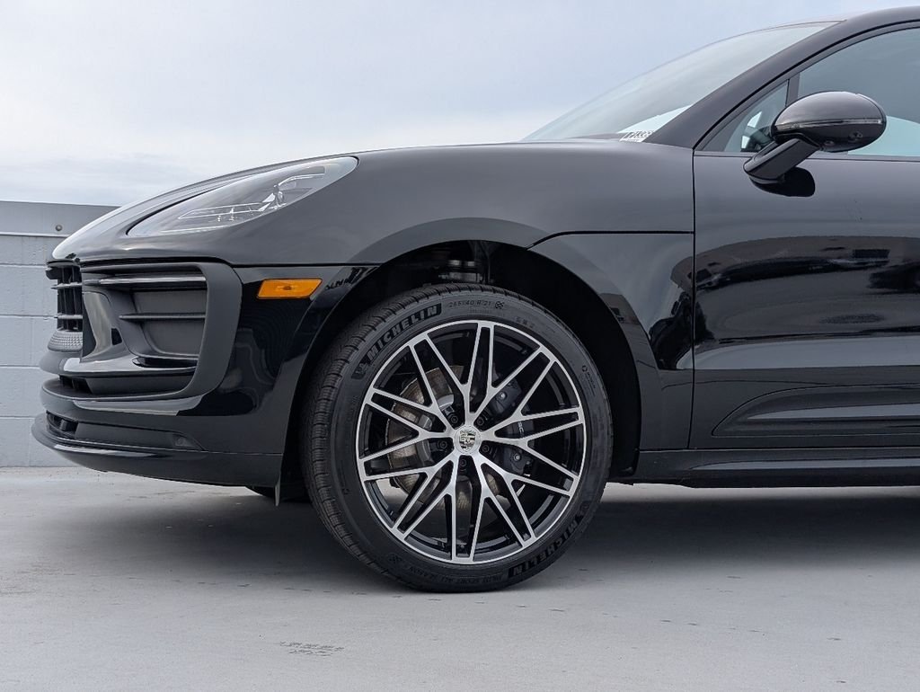 2026 Porsche Macan T - Photo 9