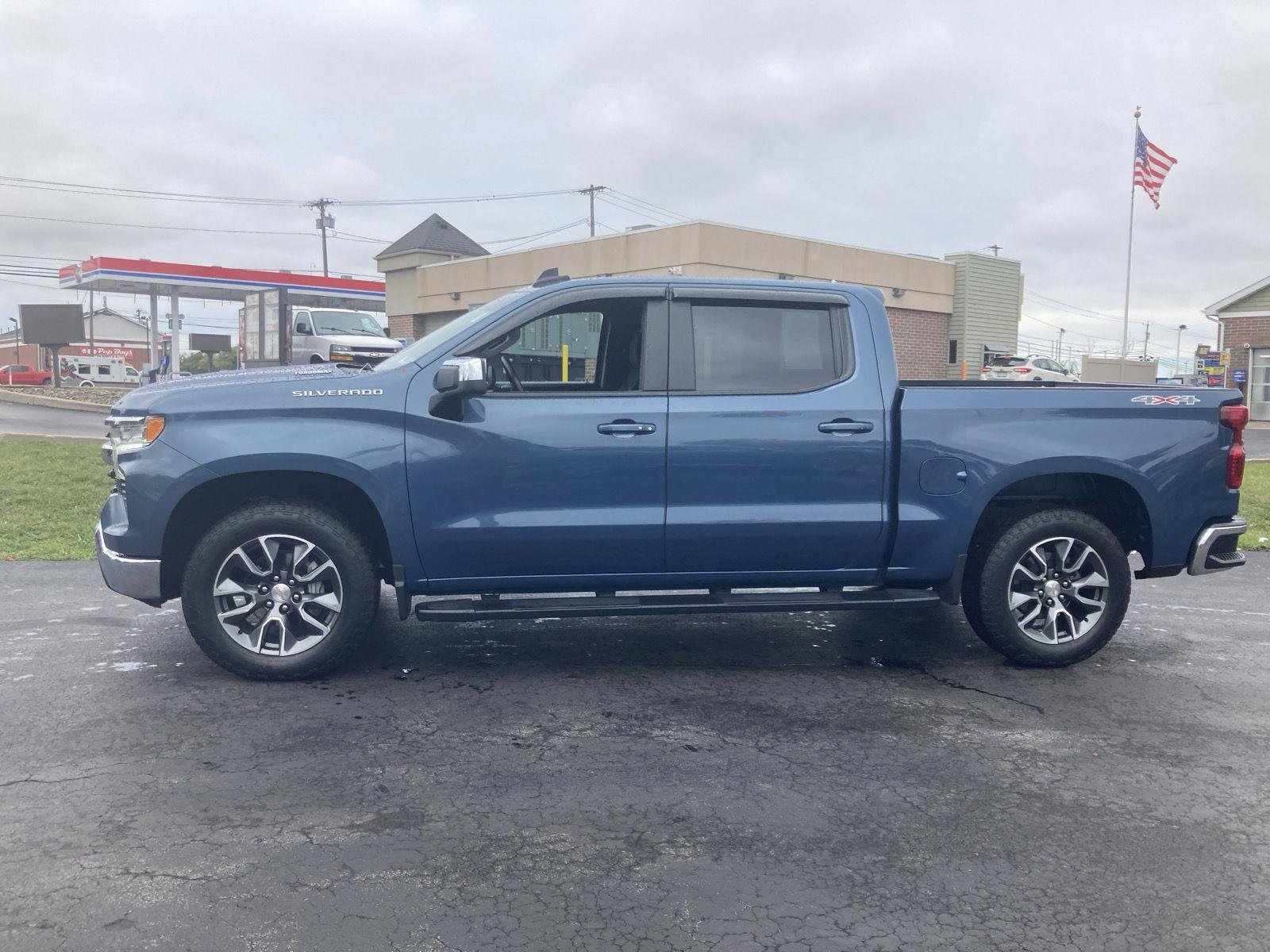Used 2024 Lakeshore Blue Metallic Chevrolet LT (2FL) image 4