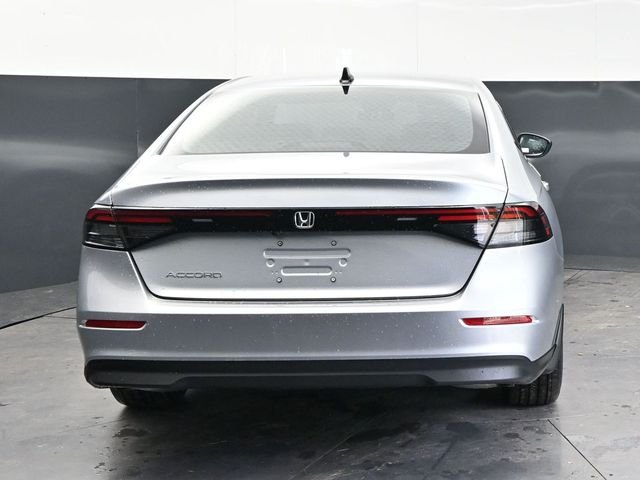 New 2026 Solar Silver Metallic Honda SE image 6