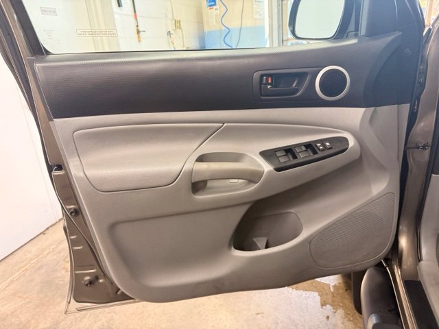 Used 2014 Tan Toyota DOUBCAB image 10