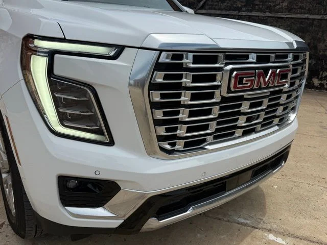 Used 2025 Summit White GMC Denali image 9
