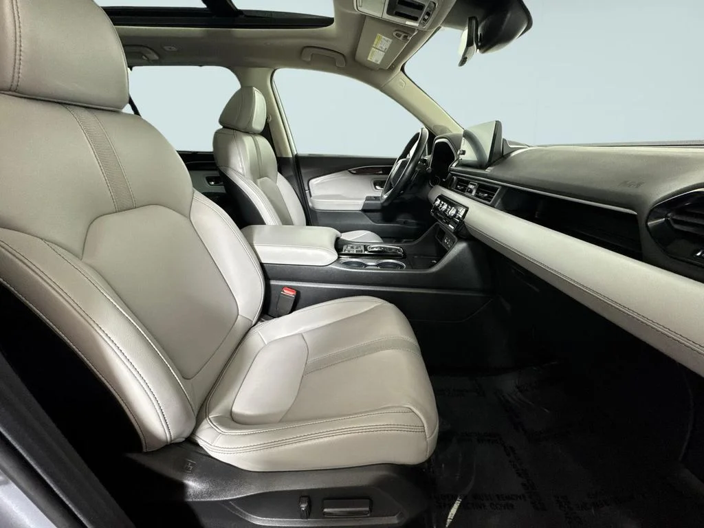 Certified Used 2024 Silver Honda Touring image 8
