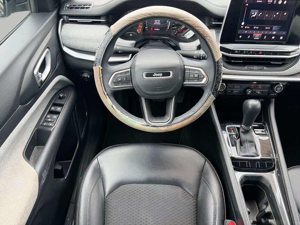 Used 2022 Black Jeep Latitude image 10