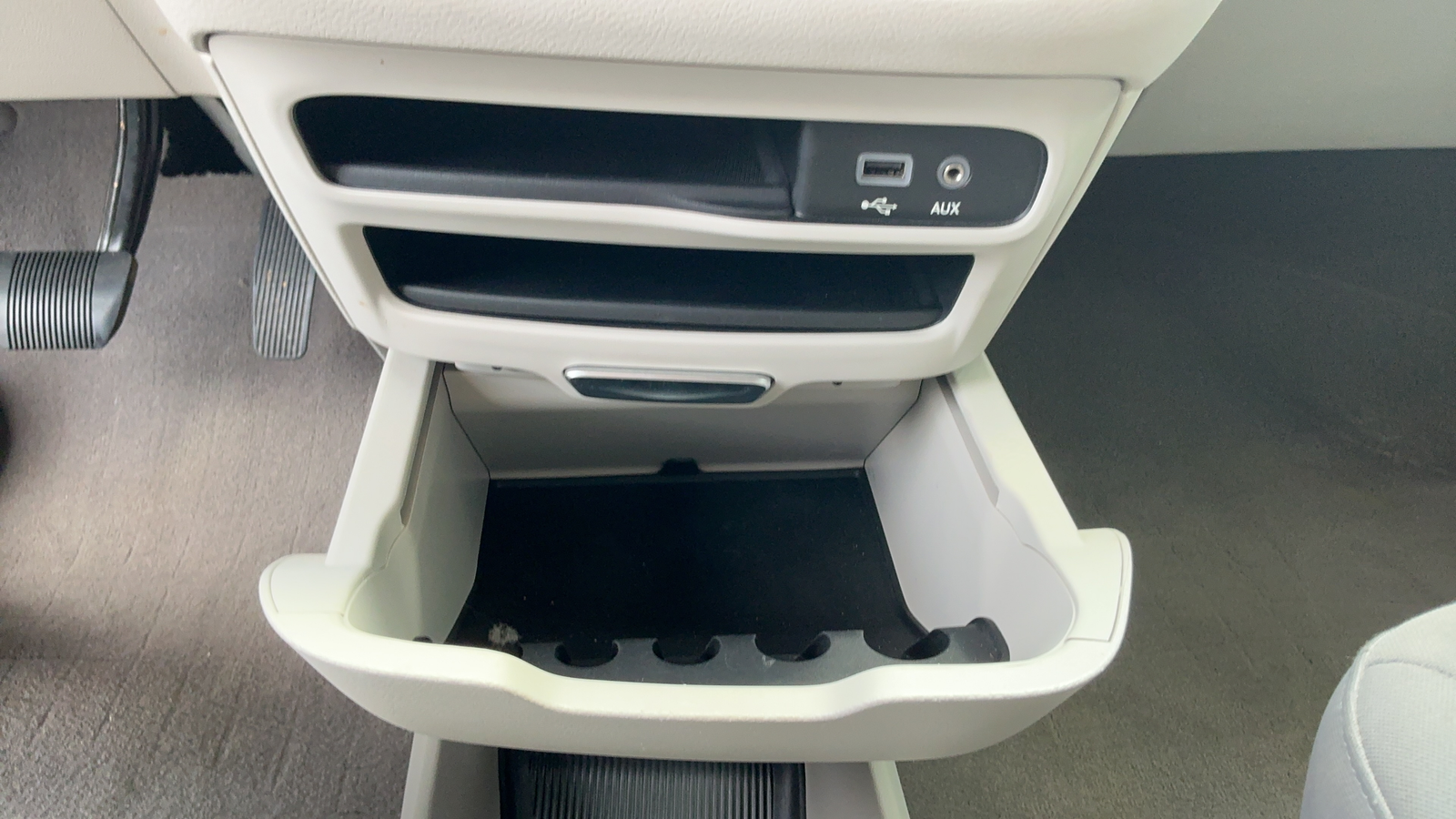 Used 2019 White Chrysler LX image 34