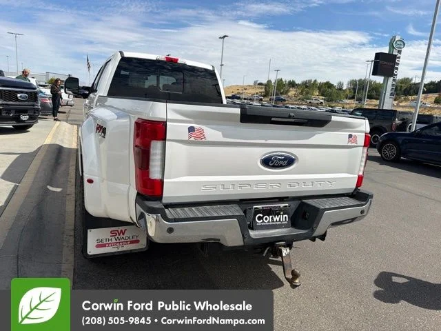 Used 2019 White Platinum Clearcoat Metallic Ford  image 9