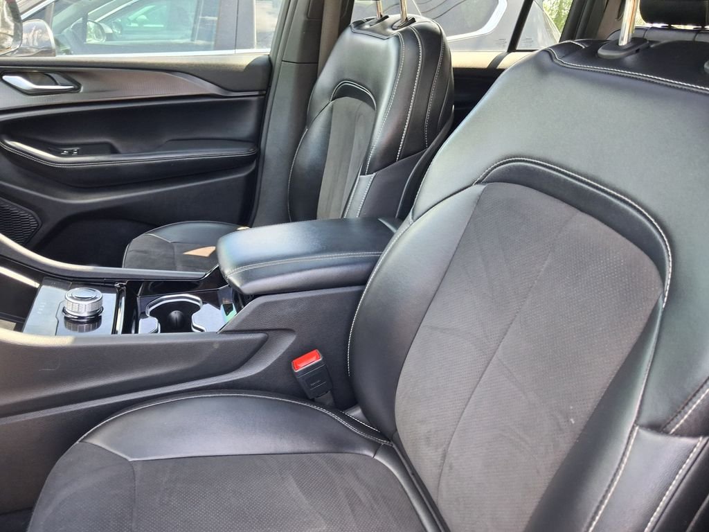 Used 2023 Red Jeep Altitude X image 19