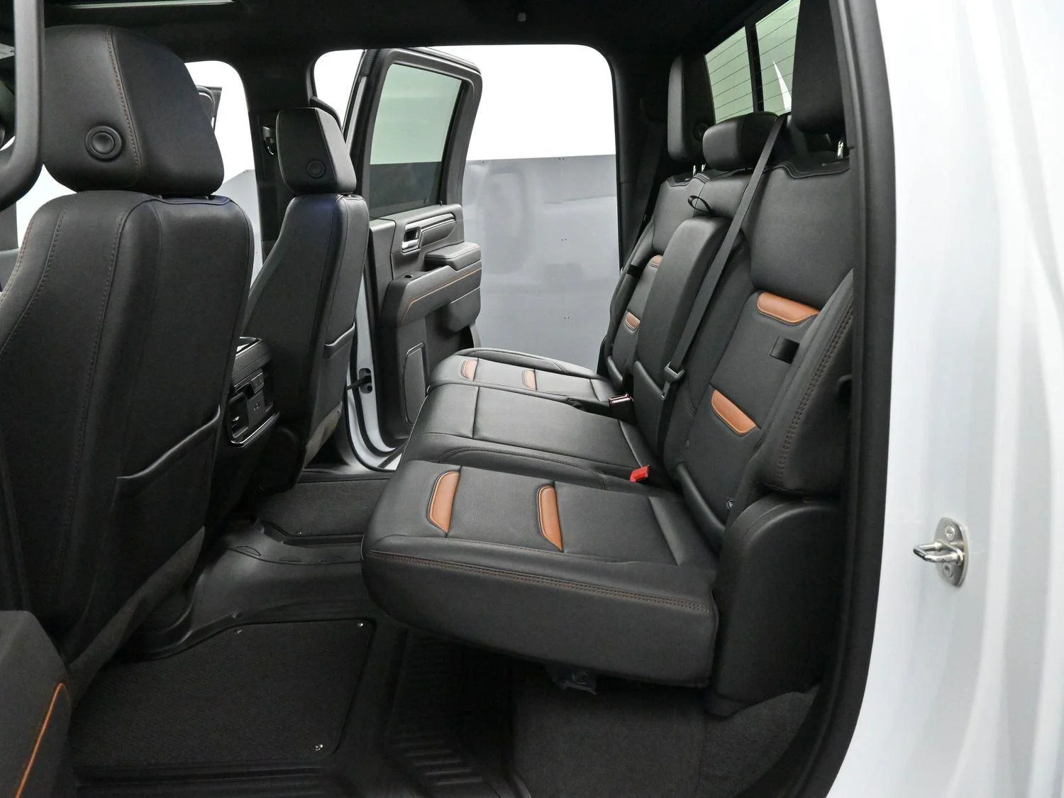 Used 2024 Summit White GMC AT4 image 29