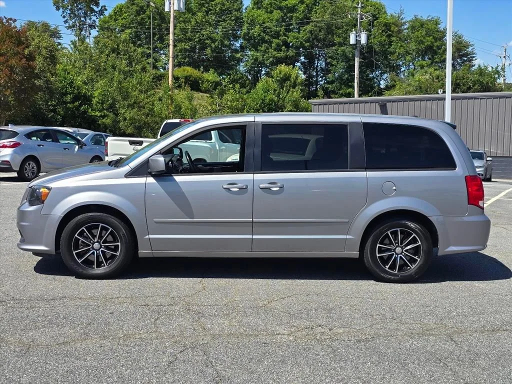 Used 2017 Silver Dodge SE Plus image 23