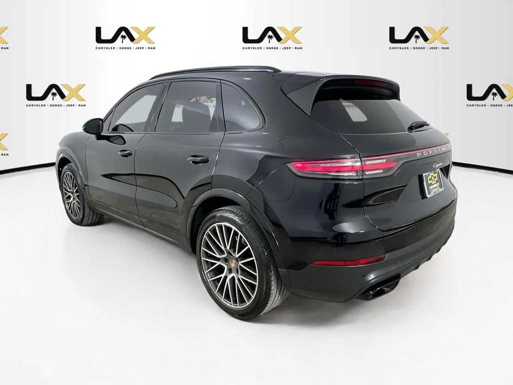 Used 2023  Porsche Base image 4
