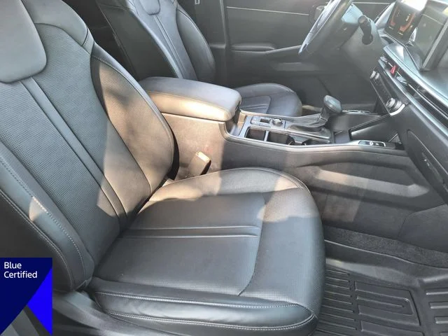 Used 2025 White Kia EX image 36