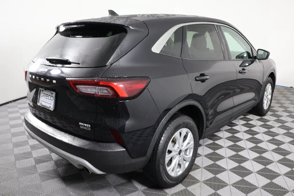 Used 2024 Black Metallic Ford Active image 8