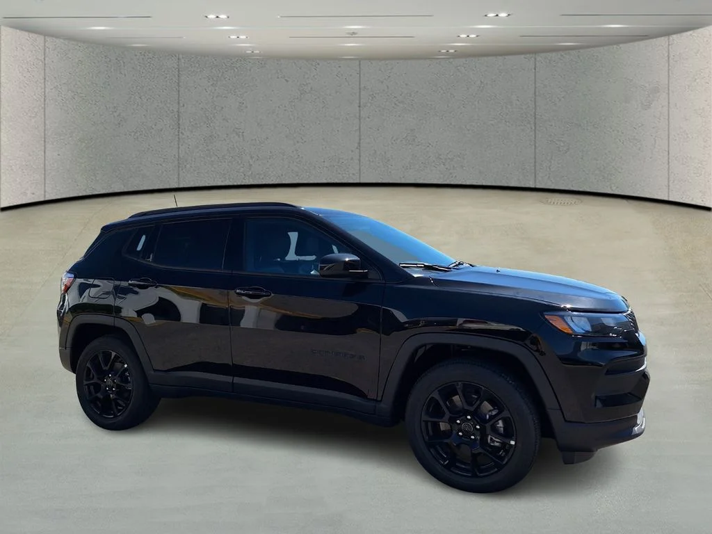 New 2026 Diamond Black Crystal Pearlcoat Jeep Latitude image 3