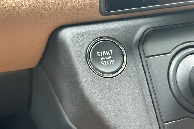 New 2026 Carpathian Grey Land Rover X-Dynamic SE image 21