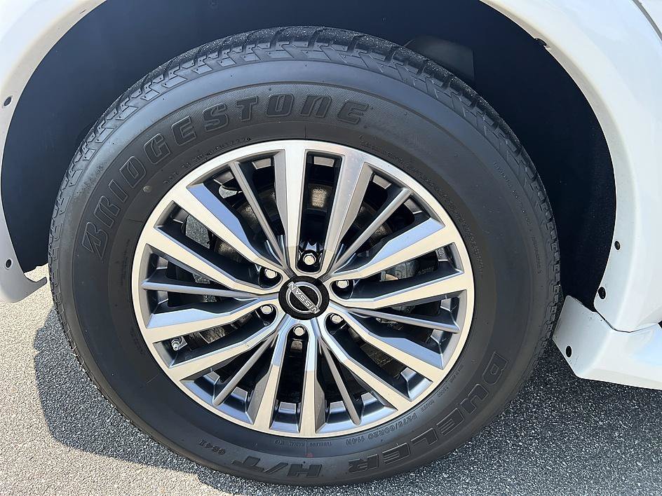 Used 2022 Aspen White TriCoat Pearl Nissan SL image 11