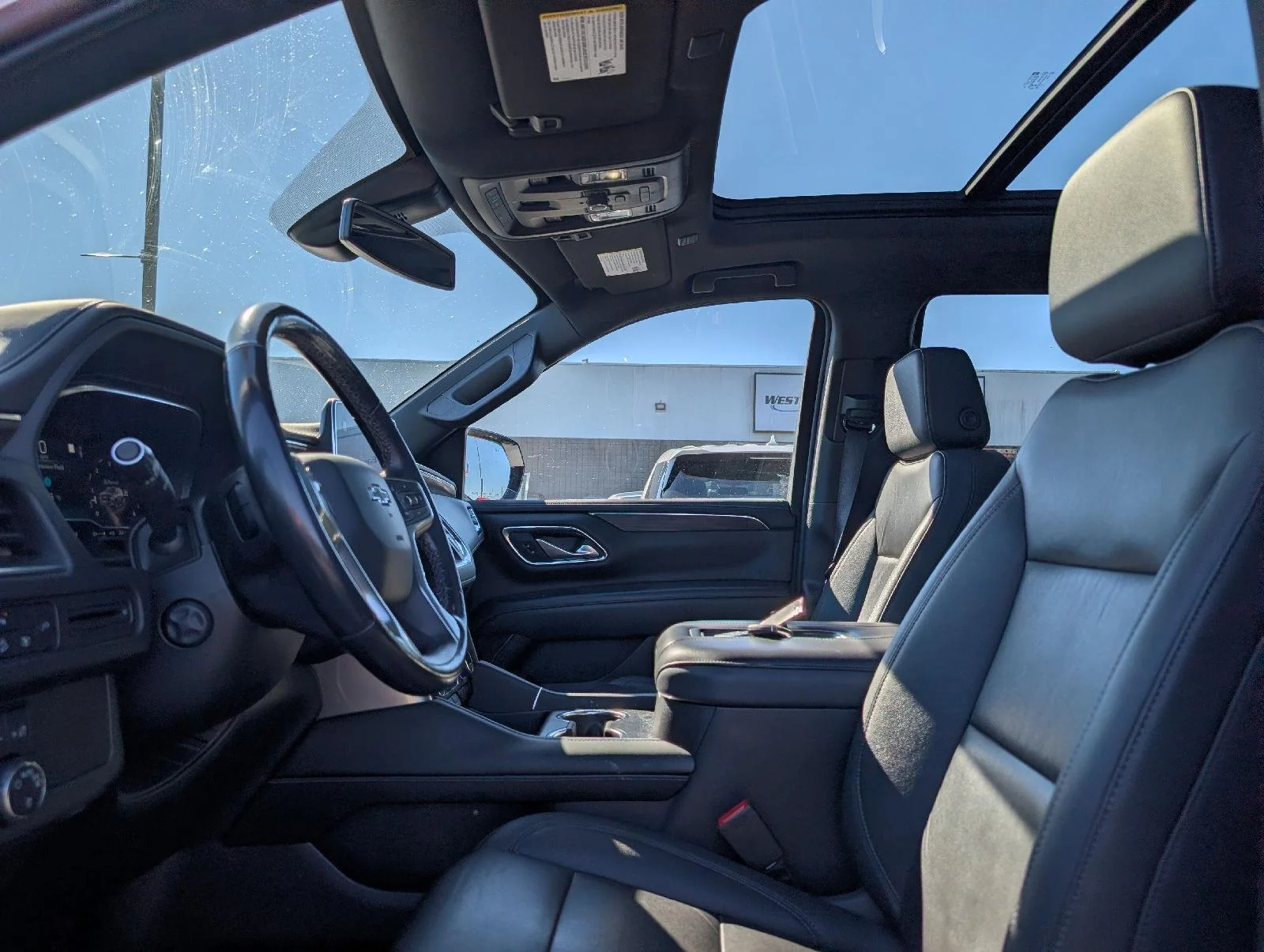 Used 2022 Summit White Chevrolet Z71 image 9