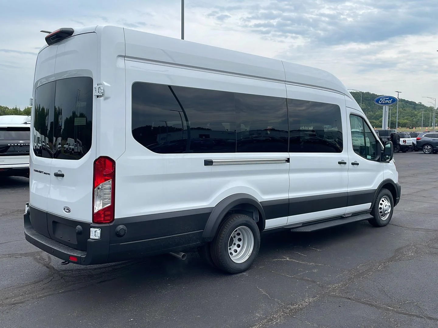 New 2026 Oxford White Ford XL image 5