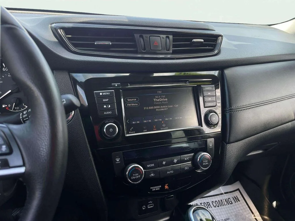 Used 2018 Gun Metallic Nissan SL image 9