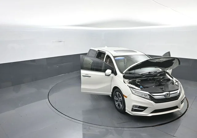 Certified Used 2018 Diamond White Honda Touring image 40