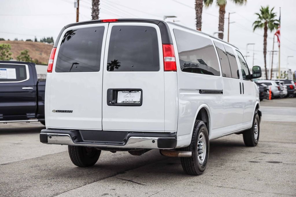 2024 Chevrolet Express Passenger LT - Photo 6