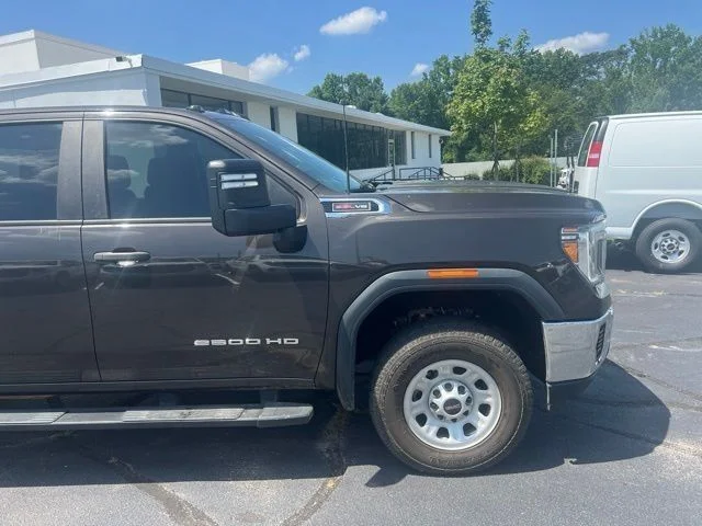 Used 2021  GMC Base image 2