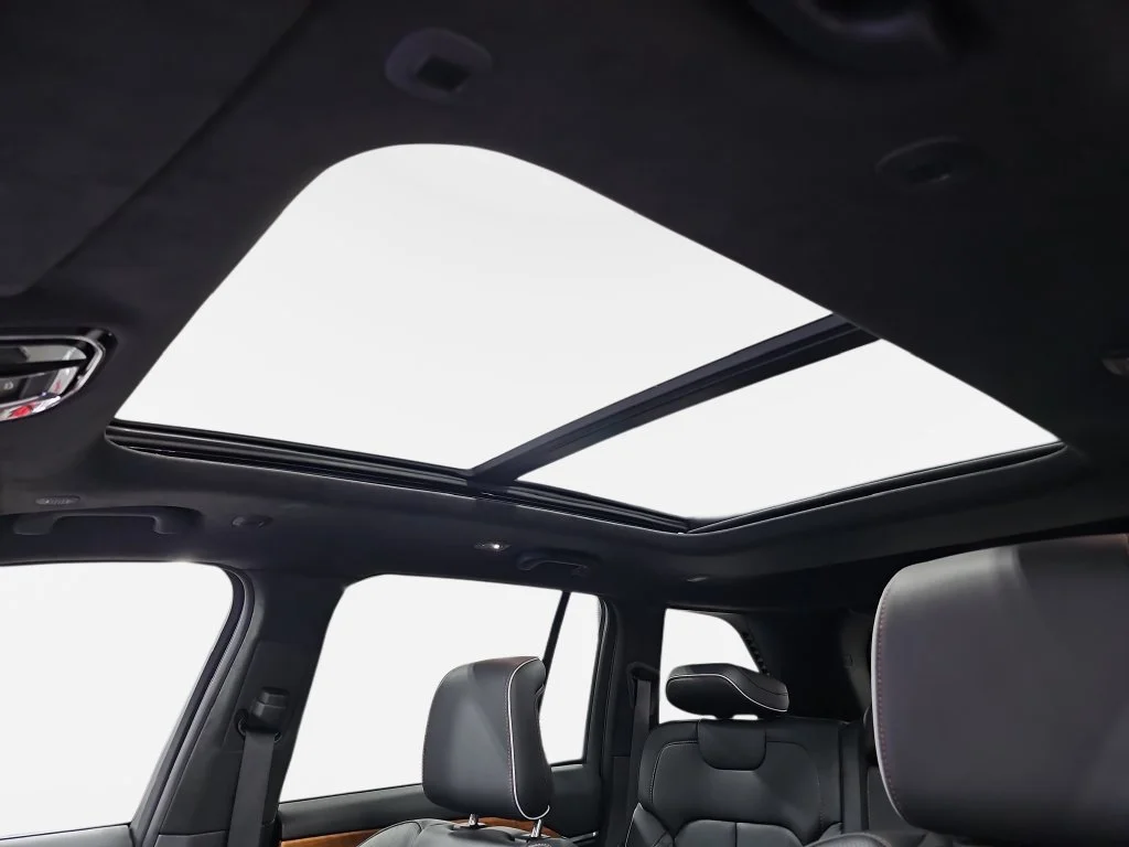 Used 2024 White Jeep Summit Reserve image 32