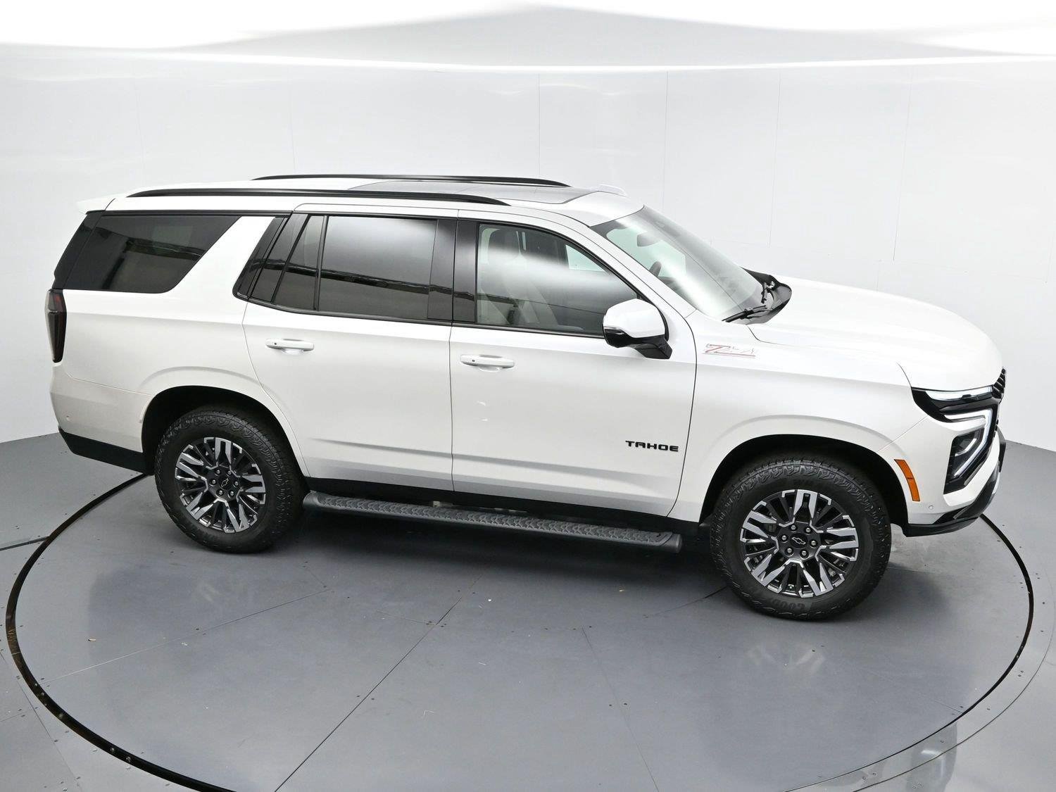 Used 2025 Iridescent Pearl Tricoat Chevrolet Z71 image 36