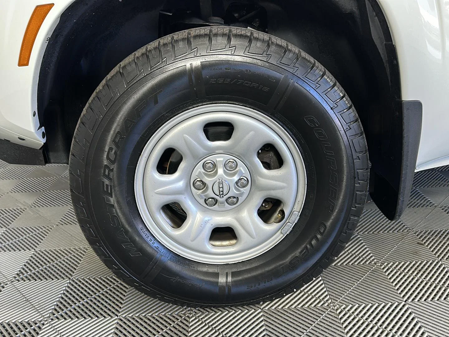 Used 2022 Glacier White Nissan S image 6