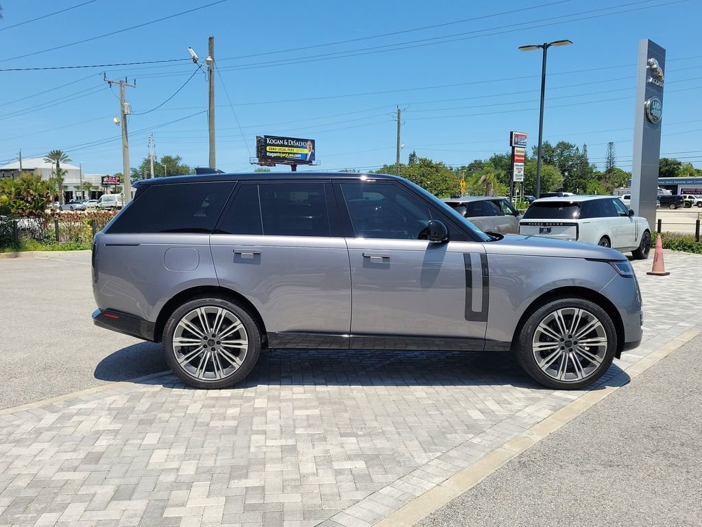 New 2026 Eiger Grey LAND ROVER SE image 6