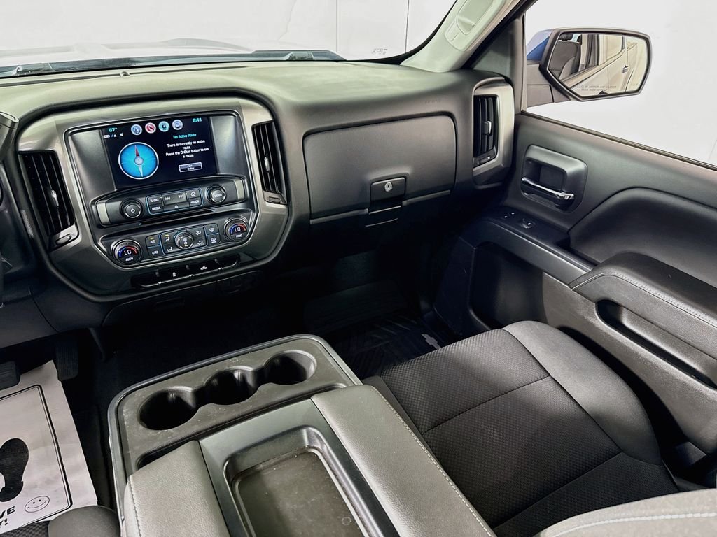 Used 2018 Deep Ocean Blue Metallic Chevrolet LT image 22