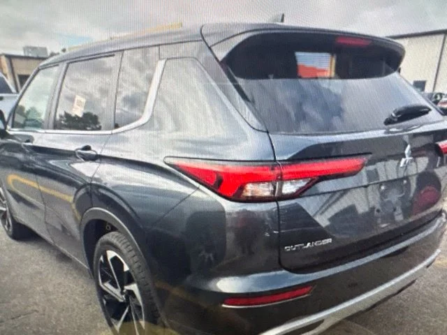 Used 2024 Black Mitsubishi SE image 3
