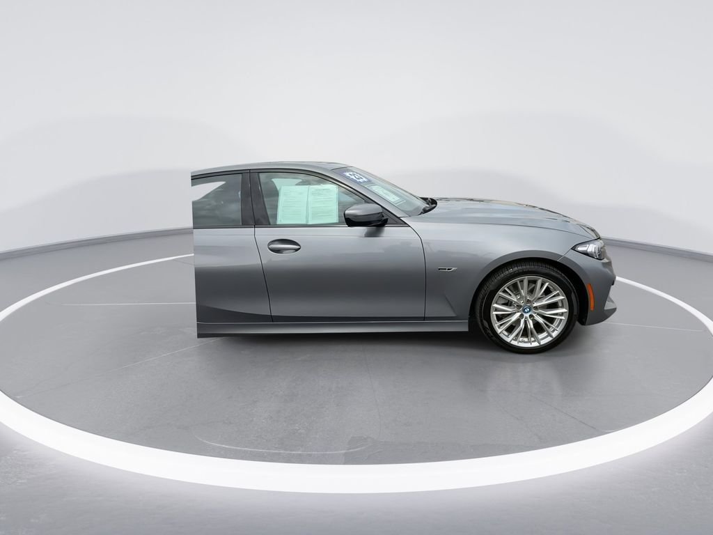 2023 BMW 3 Series 330e - Photo 16