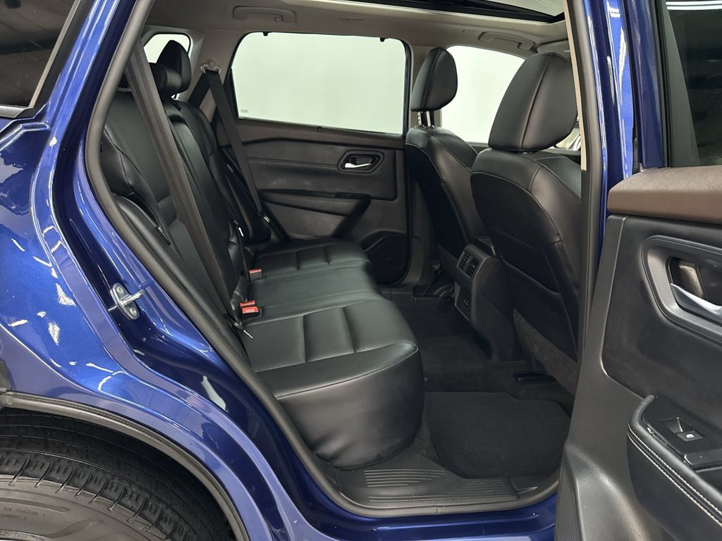 Used 2023 Caspian Blue Metallic Nissan SV image 17