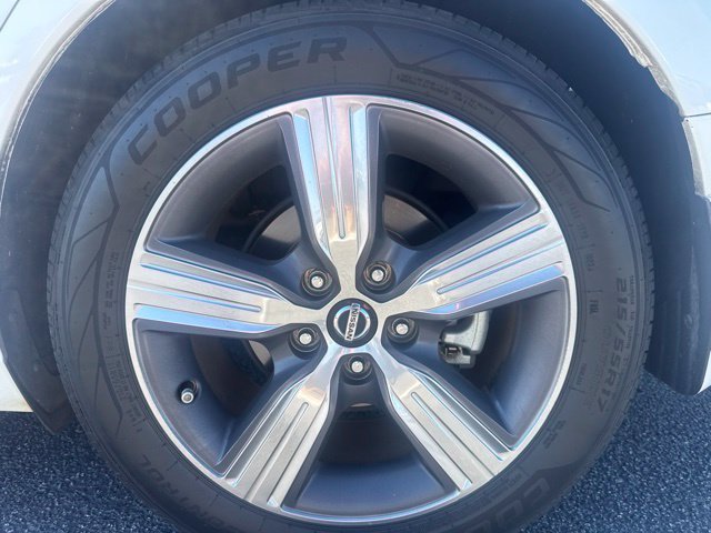 Used 2021 White Nissan 2.5 SL image 10