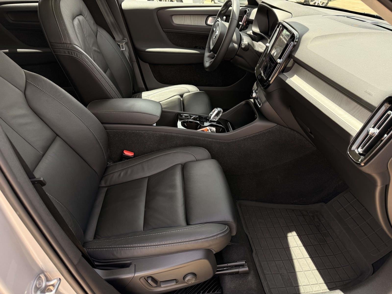 Used 2023 Silver Dawn Metallic Volvo Plus image 40