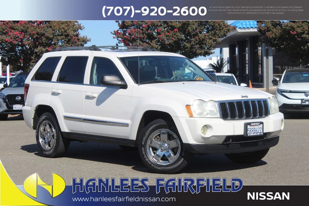 Used 2005 White Jeep Limited image 1