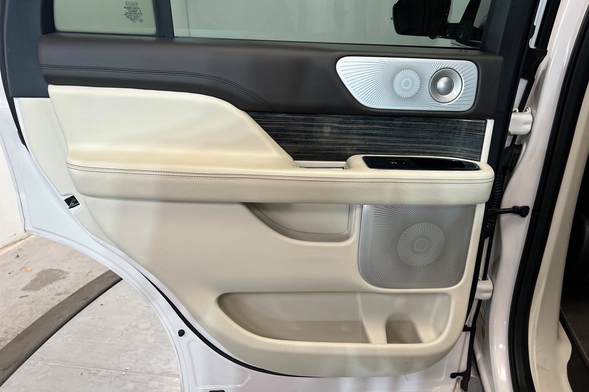 Used 2019 White Lincoln Black Label image 19